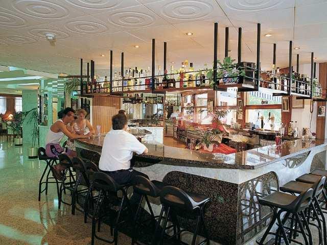 Oasis Park Hotel