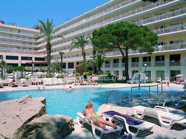 Oasis Park Hotel