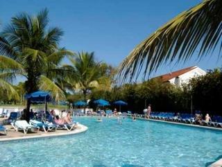 Fun Royale & Tropicale Beach Resort Hotel