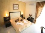 Tropical Studio Apartments Picture 3