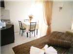 Tropical Studio Apartments Picture 5