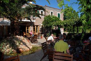 Adonis Hotel