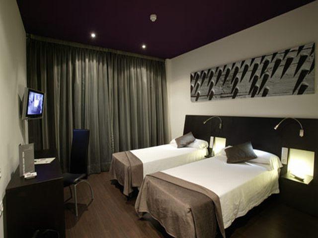 High Tech Nueva Castellana Hotel