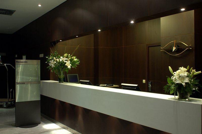 Husa Paseo Del Arte Hotel
