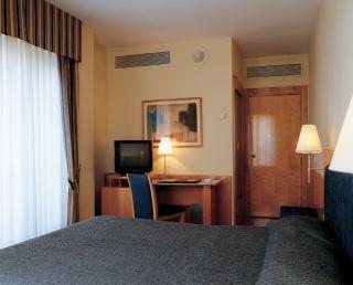 Nh Arguelles Hotel