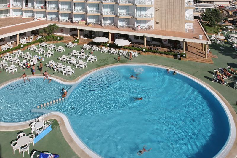 HM Tropical Hotel
