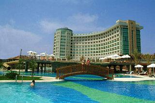 Sherwood Breezes Resort Hotel