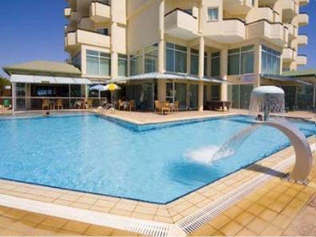 Tasia Maris Sands Hotel
