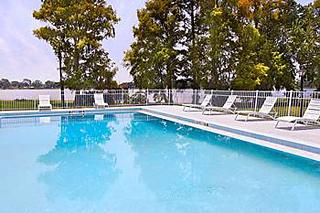 howard johnson lakefront park