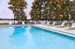 Howard Johnson Express Inn and Suites Lakefront Park Hotel Picture 4