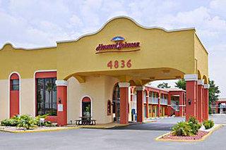 Howard Johnson Express Inn and Suites Lakefront Park Hotel