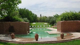 Les Deux Tours Hotel