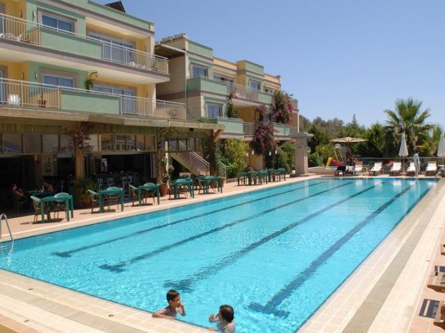 Happy Hotel
