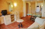 Lantana Hotel and Residence Picture 3