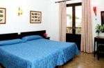 Oriola Hostal Picture 2