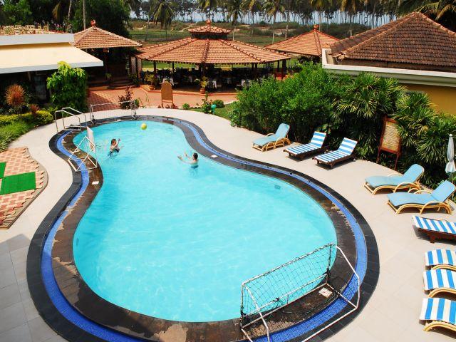 Coconut Grove Hotel