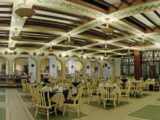 Ramada Caravela Beach Hotel