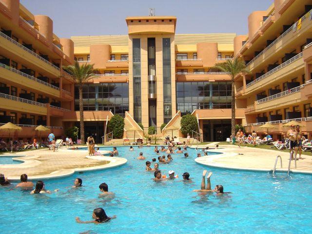 Reina Aparthotel