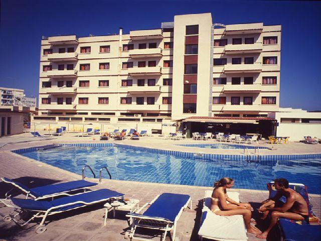 Tsokkos Flora Hotel & Apartments