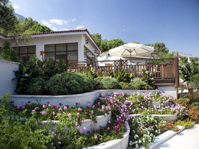 Crystal Flora Beach Hotel