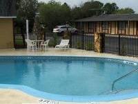 Spinnaker Inn of Naples Hotel