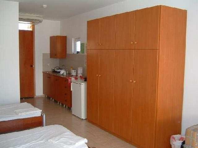 Coliseum Studios & Apartments