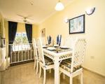 Los Claveles Apartments Picture 4