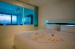 Sunset Plaza Holiday Apartment Picture 2