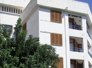 Tres Carabelas Apartments