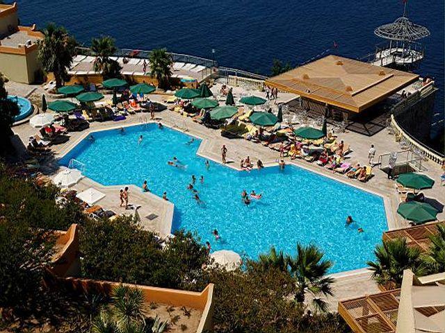 Green Beach Resort Hotel