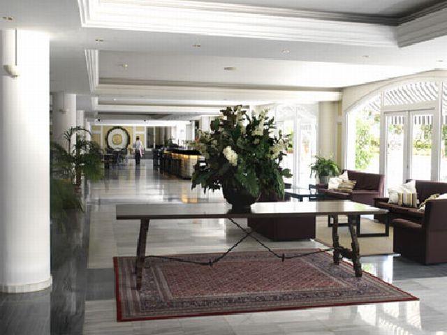 Augusta Club Hotel