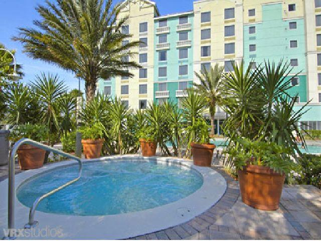 Comfort Suites Maingate East Hotel