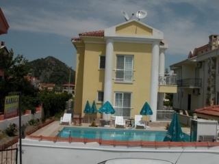 Karaca Apartments