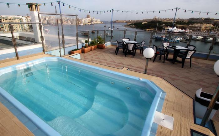 115 Strand Hotel
