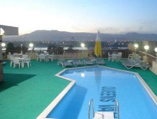 Queens Valley Hotel