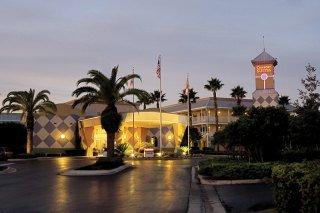 Comfort Suites Maingate Hotel