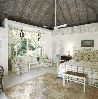 Round Hill Hotel & Villas