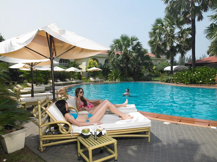 Zuri White Sands Hotel