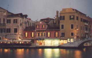 Canal Hotel