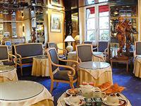Cluny Square Hotel