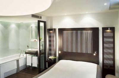 Courcelles Etoile Hotel