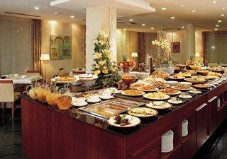 Nh Duc De La Victoria Hotel