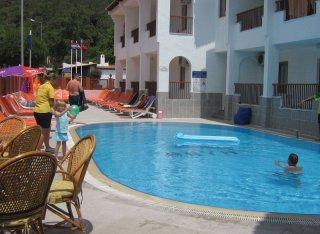 Club Arya Apartments