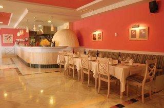 Holiday Village Aparthotel