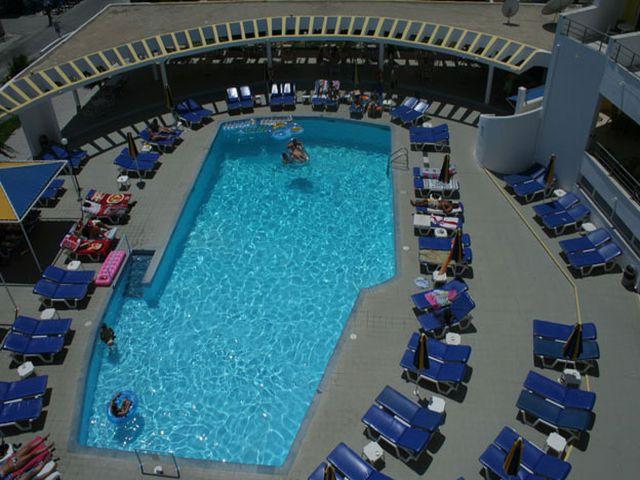 Cleopatra Kris Mari Hotel
