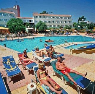 Adelais Bay Hotel