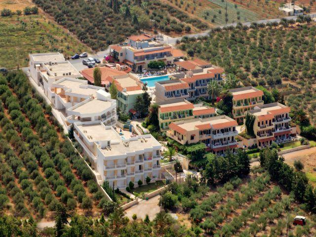 Lavris Hotel & Bungalows