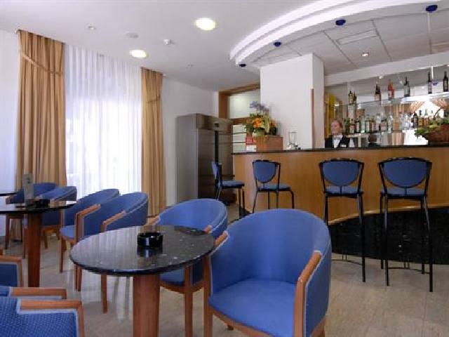 Komodor Hotel