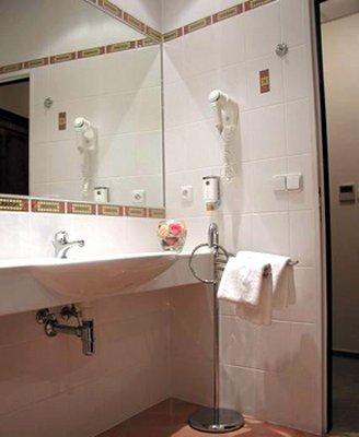 Best Western Meteor Plaza Hotel