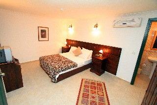 Colossus Aparthotel